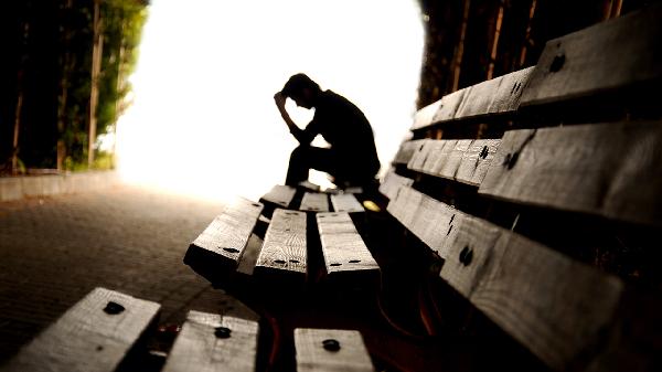 揭开双相情感障碍的神秘面纱：如何有效管理情绪波动？(图1)