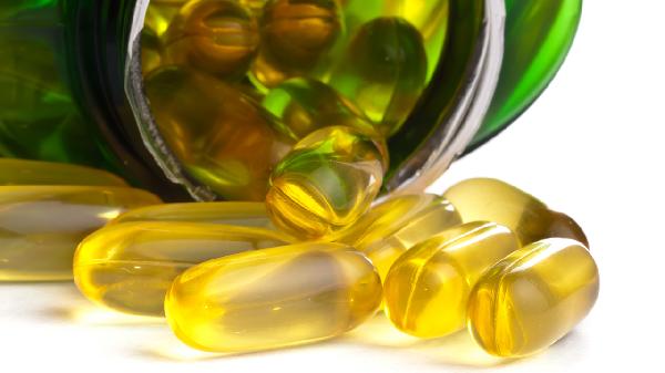 上唇有点硬怎么了？(图1)