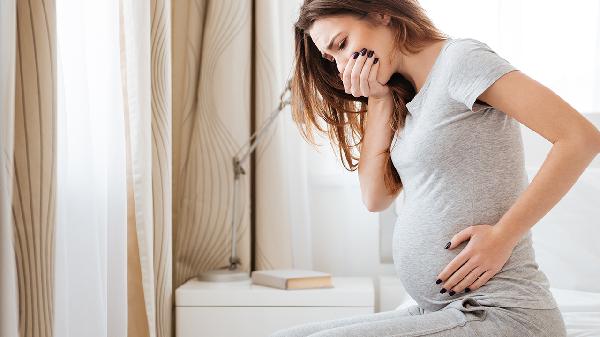 心里恶心乳房胀痛是怎么了(图1)