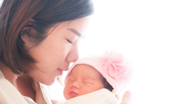 儿童体温过高怎么办?儿童持续发高烧有3大危害(图1)