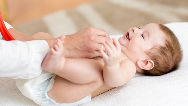 宝贝黄疸类型应该怎么区别？黄疸宝宝可以继续母乳喂养吗？(图1)
