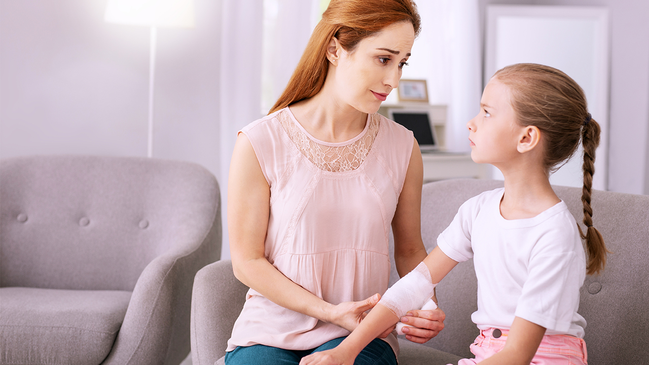 孩子大便带血怎么办?(图1) 孩子大便带血怎么办?(图1)