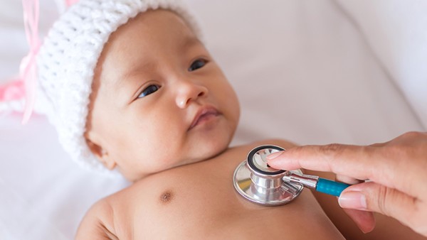 喝母乳的婴儿肚子咕噜咕噜地叫是怎么回事?(图1) 喝母乳的婴儿肚子咕噜咕噜地叫是怎么回事?(图1)