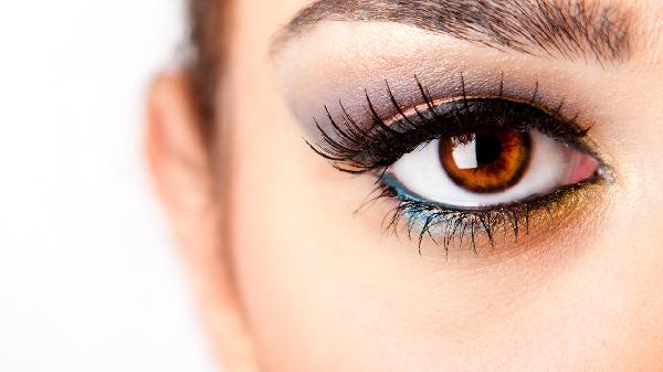 眼睛发肿周围发红是怎么回事(图1)