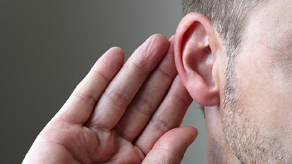 耳朵突然就听不见了是什么引起的(图2)