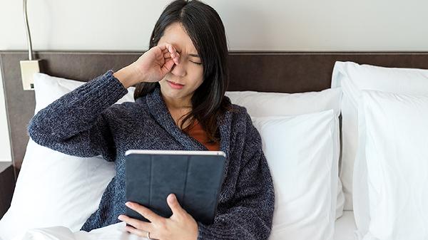 眼睛凹陷左眼比较严重怎么办(图1)