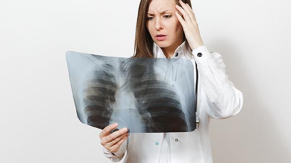 新生儿肺炎好转的症状有哪些(图1) 新生儿肺炎好转的症状有哪些(图1)