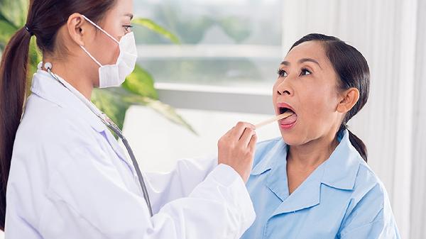舌头中间有一条竖裂纹是怎么回事(图2)