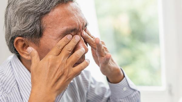 中老年人白内障手术后得了飞蚊症(图2)