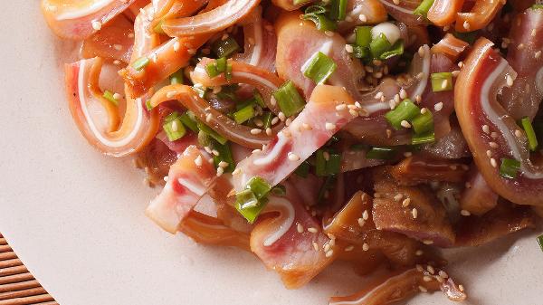 白菜猪肉饺子馅的做法详细步骤(图2)
