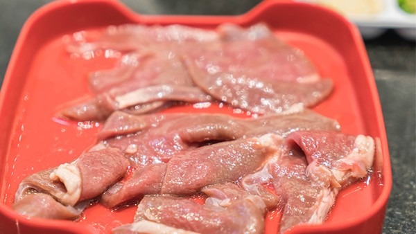 如何区分新鲜猪肠的质量 牡蛎肉不新鲜还能吃吗(图1)
