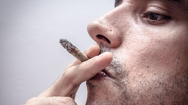 吸烟导致中年男人加速脱发怎么办(图1)
