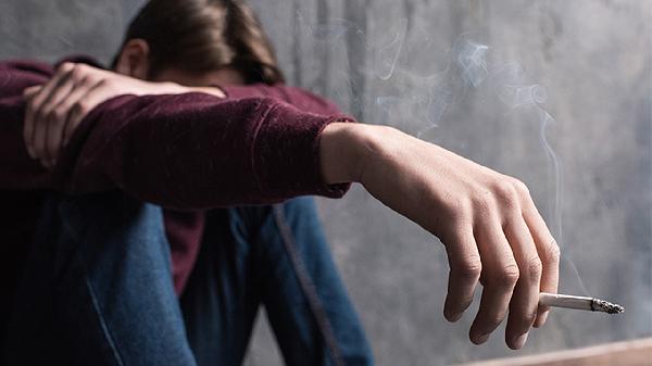 吸烟导致中年男人加速脱发怎么办(图2)