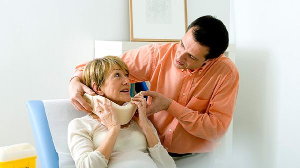 颈椎压迫神经手臂麻木疼痛怎么治疗(图2)