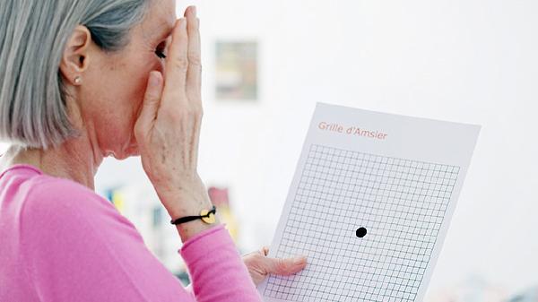 眼睛周围有小疙瘩是什么原因(图3) 眼睛周围有小疙瘩是什么原因(图3)