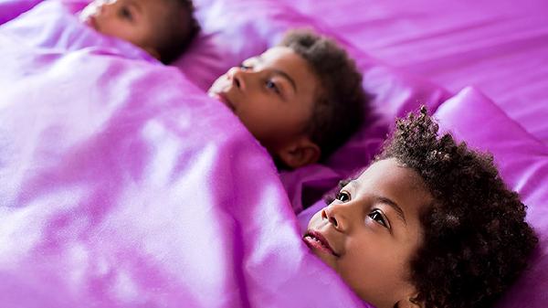 新生儿晚上不睡觉什么原因(图1)