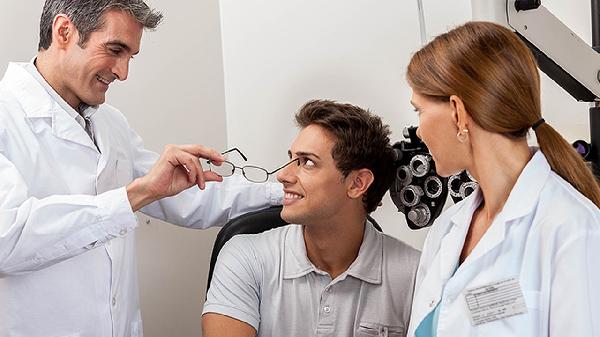 角膜塑形镜的利与弊是什么?(图2) 角膜塑形镜的利与弊是什么?(图2)