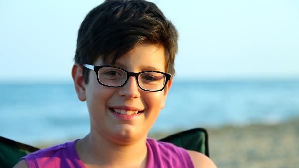 小孩哭了后眼睛周围出现小红点(图3)