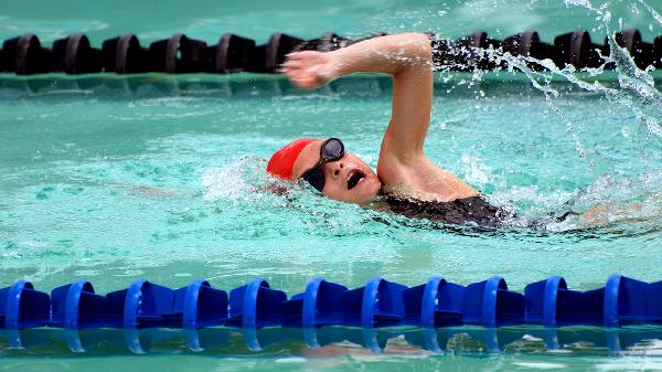 儿童游泳对身体有什么好处和坏处有哪些(图2) 儿童游泳对身体有什么好处和坏处有哪些(图2)