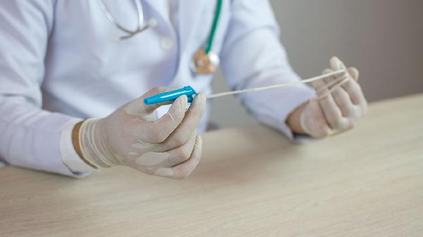 胸外心脏按压部位正确位置(图1)