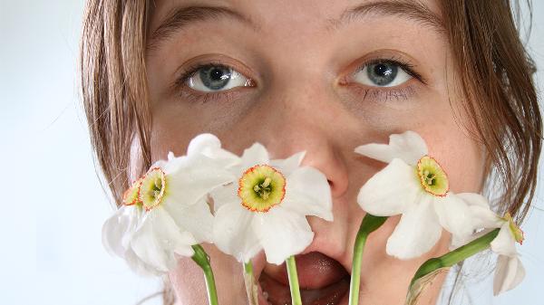 佩戴隐形眼镜需要注意哪些事项(图3) 佩戴隐形眼镜需要注意哪些事项(图3)