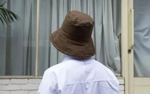 男生为什么要在床上放很多纸？生理需要