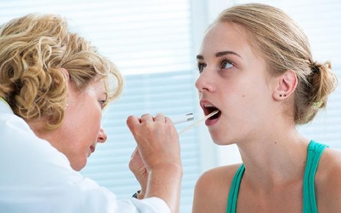 在家怎样自己清理牙龈出血