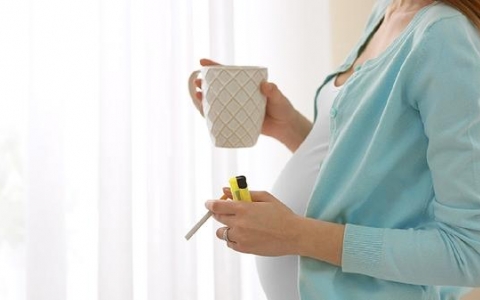 一吸烟就喉咙痛是怎么回事