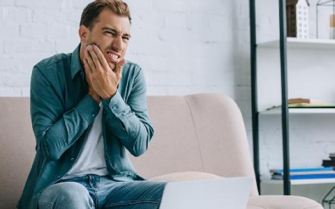 右侧2颗智齿从小就没有长