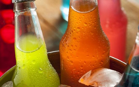 牙因为喝碳酸饮料烂了一块
