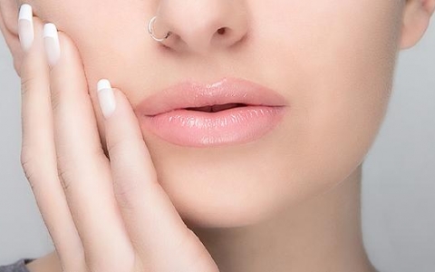 尖牙右边的牙不长怎么办