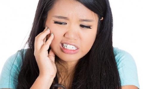 拔完智齿口水多怎么办