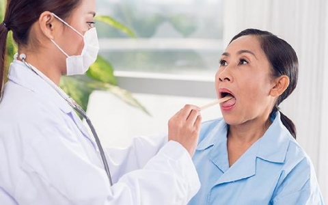 舌头下面的白点点是什么