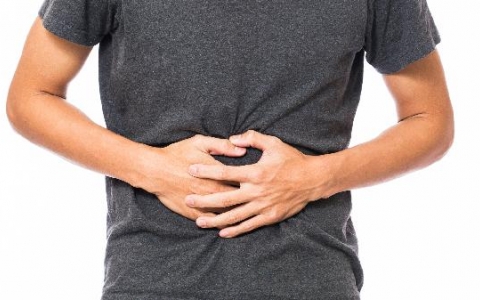 手变黄的症状是什么？