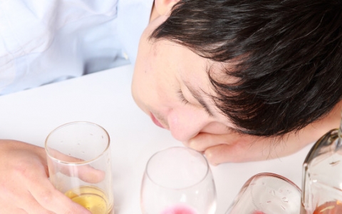 原发性生殖器疱疹常见的几个症状表现 原发性生殖器疱疹的症状表现是什么