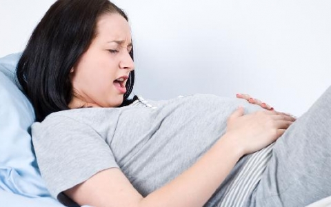 孕期白带带血？揭开背后真相，教你如何正确应对！