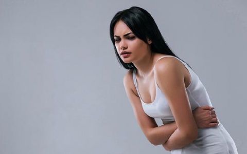 胃疼左侧乳房胀痛什么原因