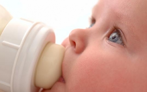 喂奶期间有一只乳房胀痛