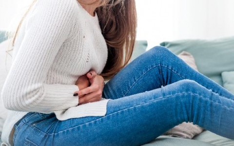 胃疼会引起右侧乳房胀痛吗