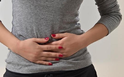 胃疼左侧乳房胀痛恶心想吐