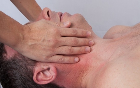 缓解孕吐按摩什么穴位 缓解孕吐按摩4个穴位