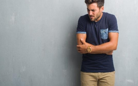 小阴囊一边大一边小是怎么回事