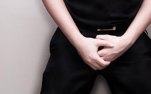男性尿滴白小心前列腺健康