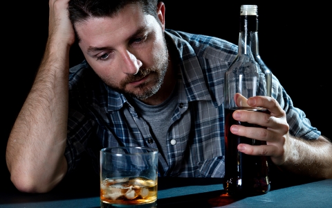 尿道炎对男性的危害是什么？男性不能忽视尿道炎的四大危害