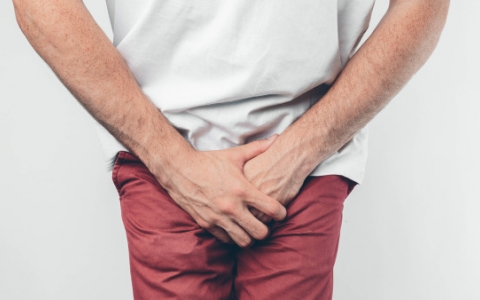 男性膀胱炎会引起大腿膨胀吗？