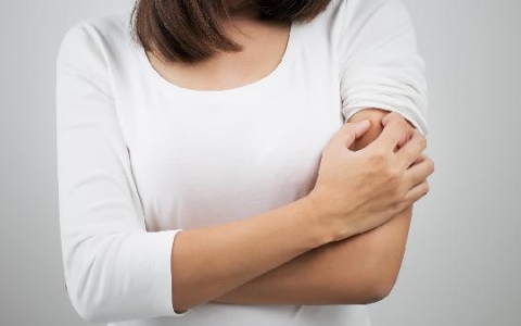 脖子烧灼感还发痒是怎么回事