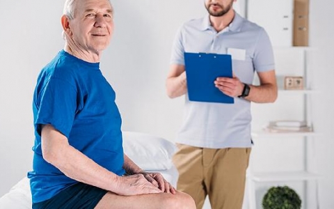 老人夜尿多的原因是什么