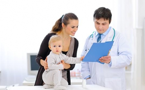 19岁女孩没有胸是怎么回事