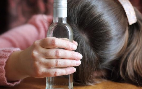十三岁男孩喝酒对身体的影响
