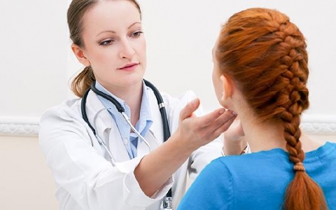 12岁女孩胸发育特别大怎么办